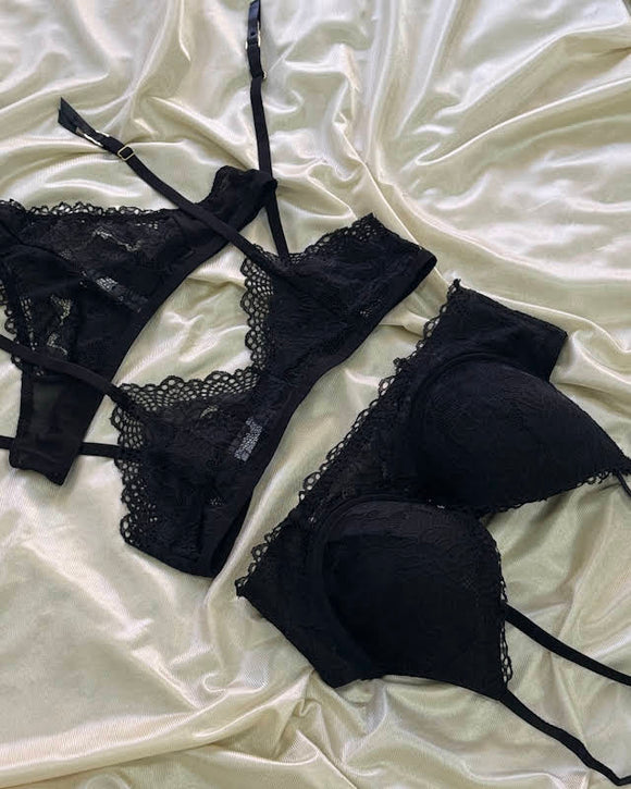Evelyn's Lace Bra Set, Black